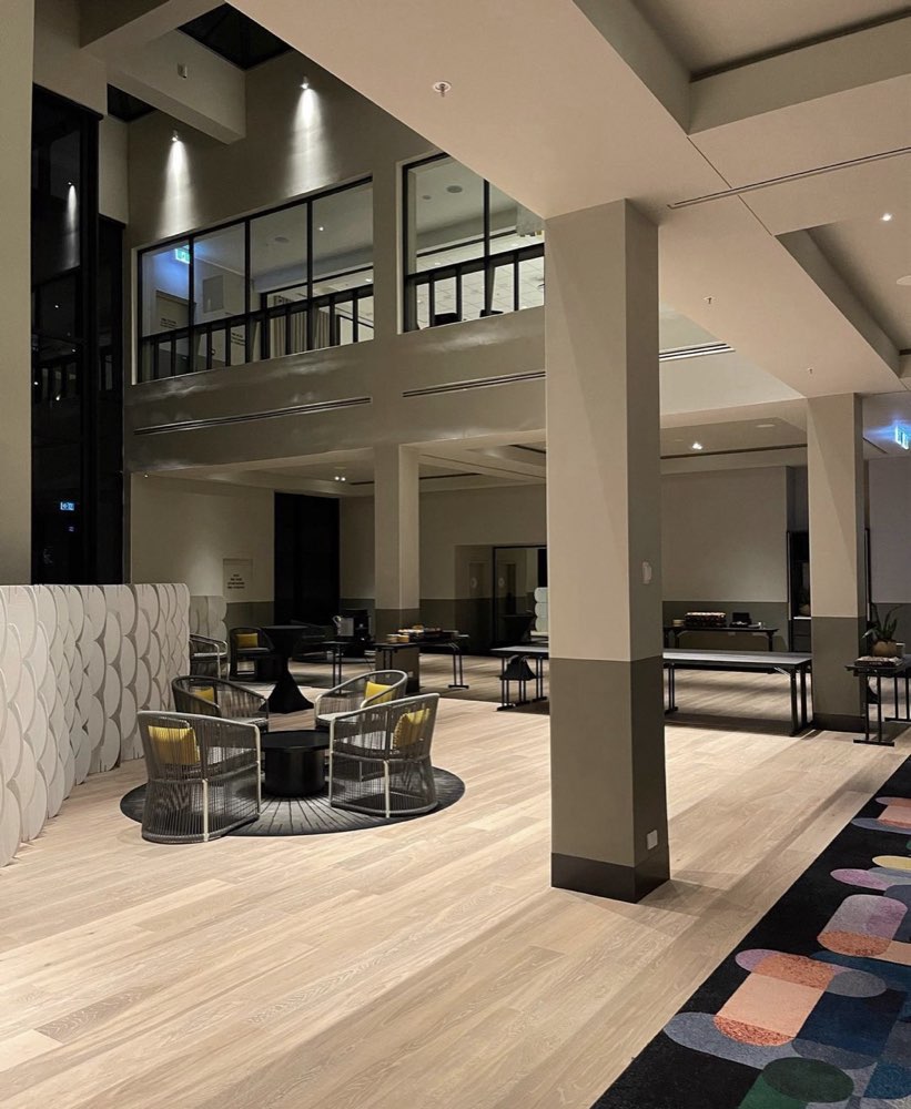 QT Hotel — photo 2